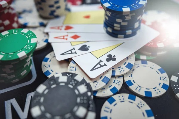 dewatogel 4d mobile app showing UFC odds and live roulette table side-by-side